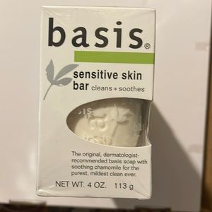 Basis sensitive skin bar cleans and smoothes